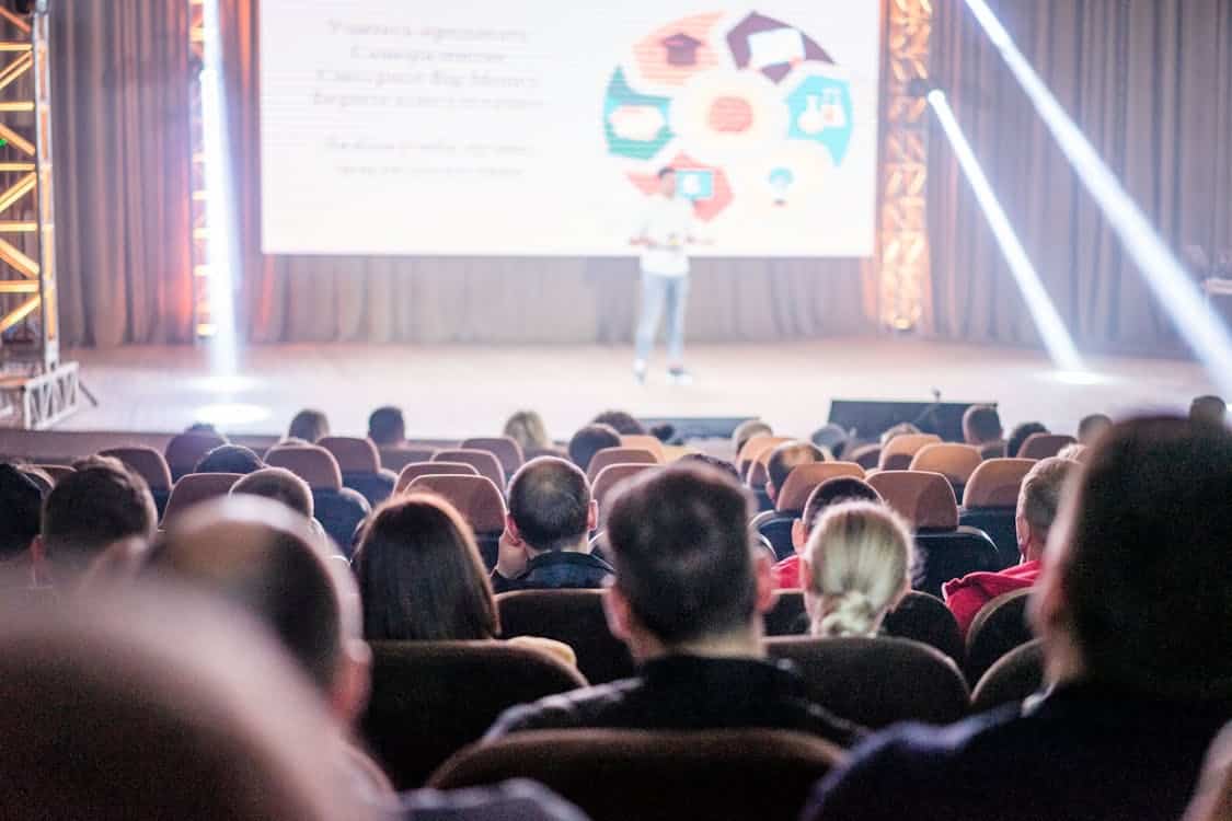 Conseils pour un hébergement confortable à La Défense lors d’un séjour professionnel