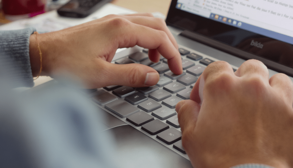 E majuscule : comment &eacute;crire correctement la lettre &Eacute; sur clavier et traitement de texte
