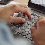 E majuscule : comment &eacute;crire correctement la lettre &Eacute; sur clavier et traitement de texte