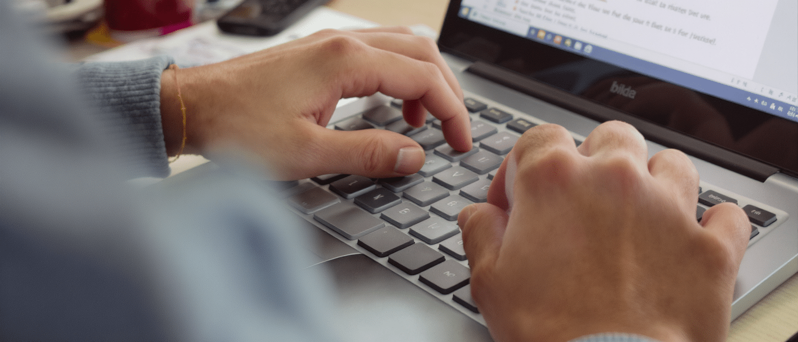 apprenez comment écrire correctement la lettre é majuscule sur votre clavier et dans les logiciels de traitement de texte grâce à nos astuces simples et efficaces.