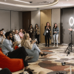 &Agrave; l’&egrave;re des influenceurs : Comment les conf&eacute;rences B2B peuvent-elles se transformer pour capter l’attention ?